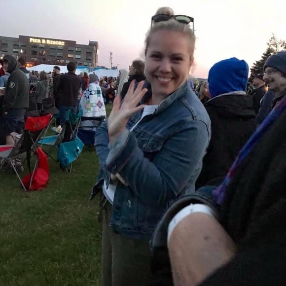 Meet your Posher, Megan - Picture 4 of 5